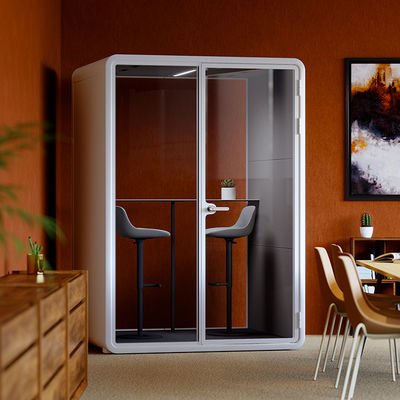 Średniej wielkości akustyczna cicha kabina do spotkań z zasilaniem 12V-USB dla dwóch prywatnych stanowisk pracy